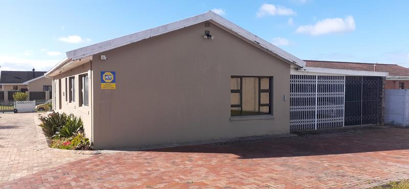 3 Bedroom Property for Sale in Dellville Park Western Cape